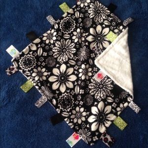 🌸Handmade🌸 black and white floral pattern Minky taggie
